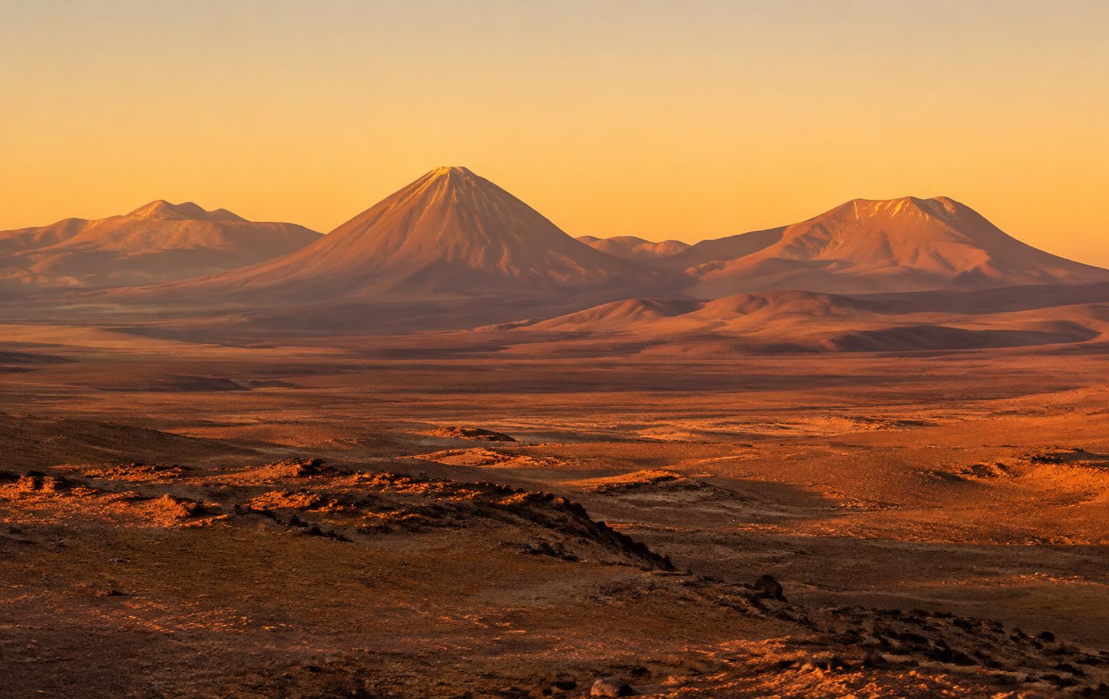 Paisaje del desierto de Atacama en las cercanías de Calama
